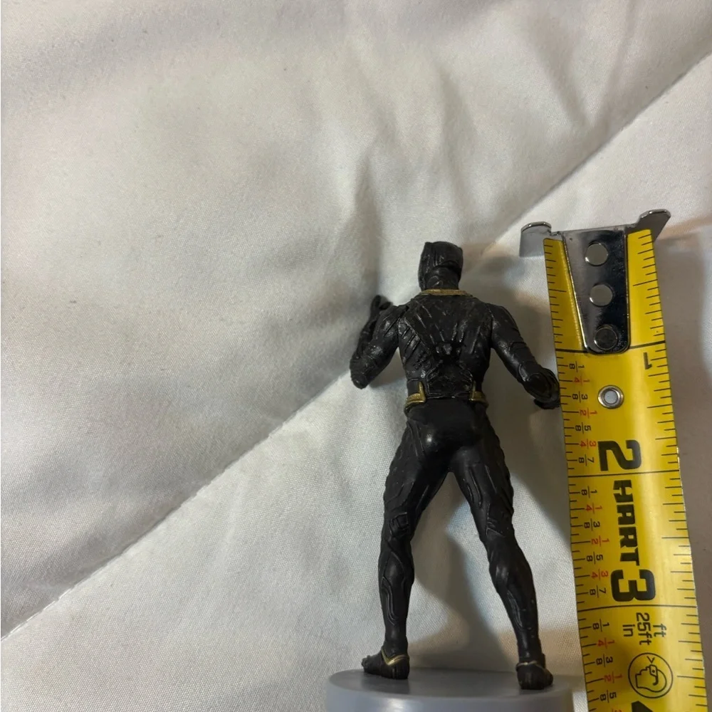 DISNEY MARVEL BLACK PANTHER 4”ACTION FIGURE TOY (PRE-OWNED)